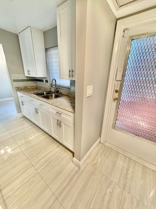 Building Photo - 26 Golfs Edge