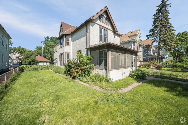 Building Photo - 3322 Stevens Ave