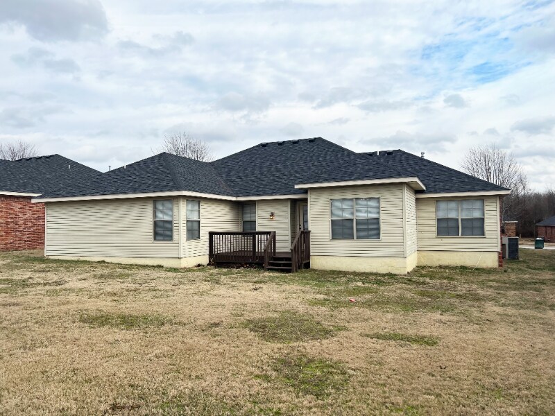 Building Photo - 2827 N Cassius Ln