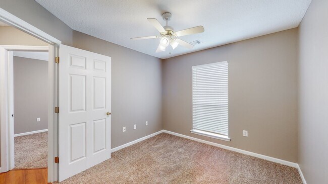 Building Photo - 3 Bedroom 2 Bathroom Home - Hope Creek Subdivision - Richmond Hill