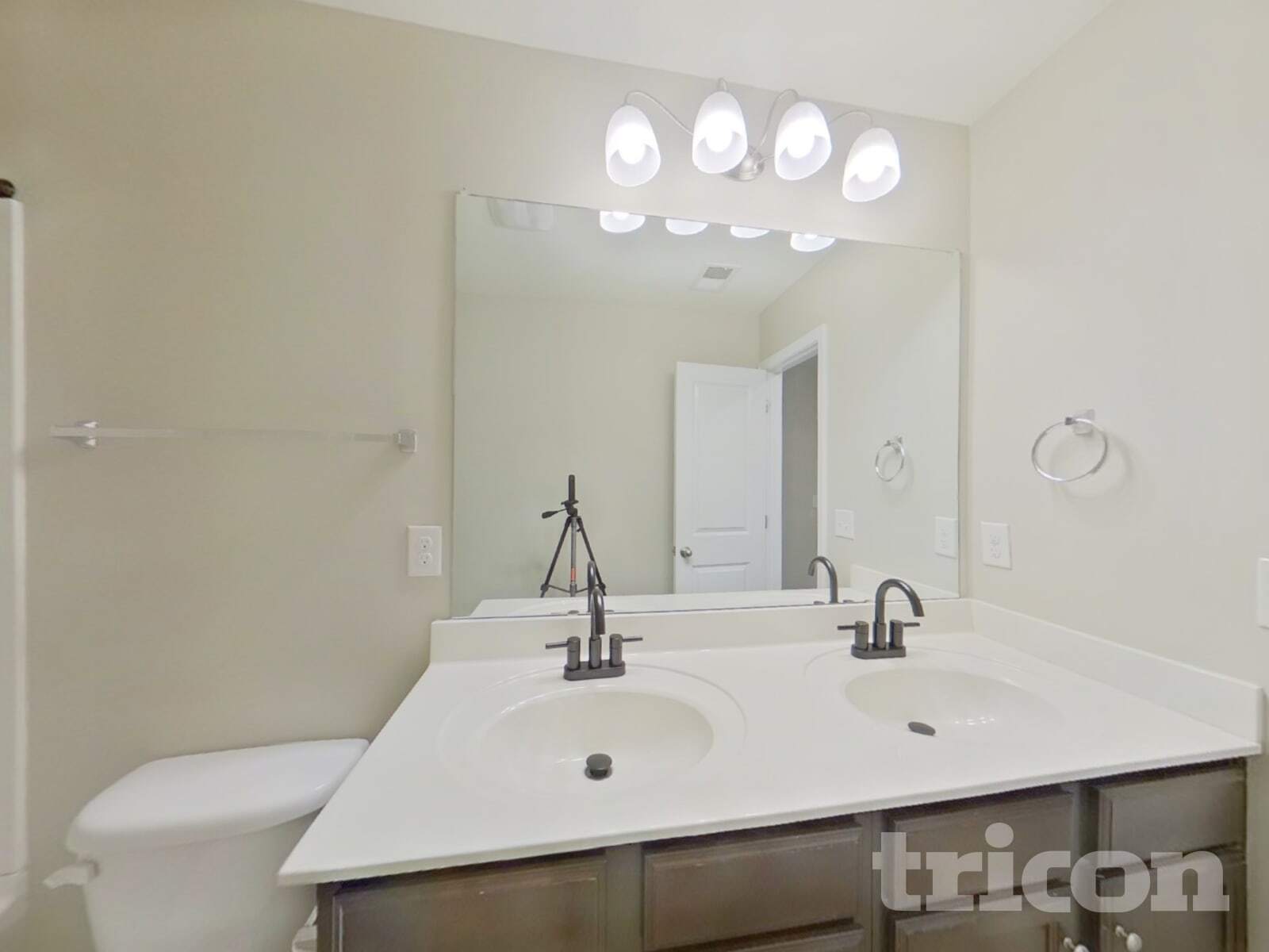 Building Photo - 228 Elmhaven Dr