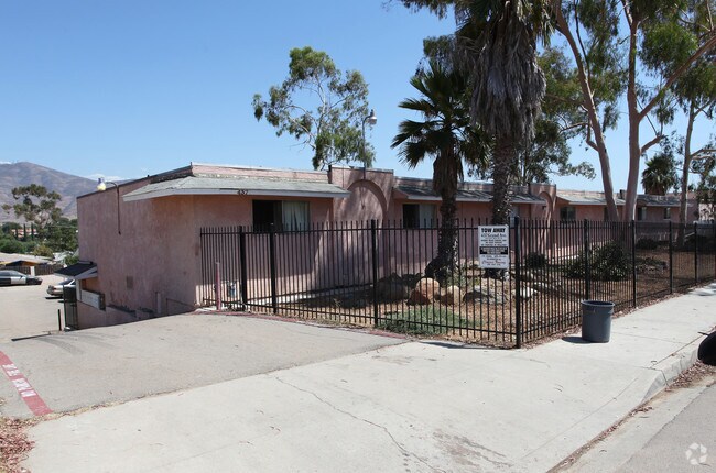 Primary Photo - 437 Grand Ave