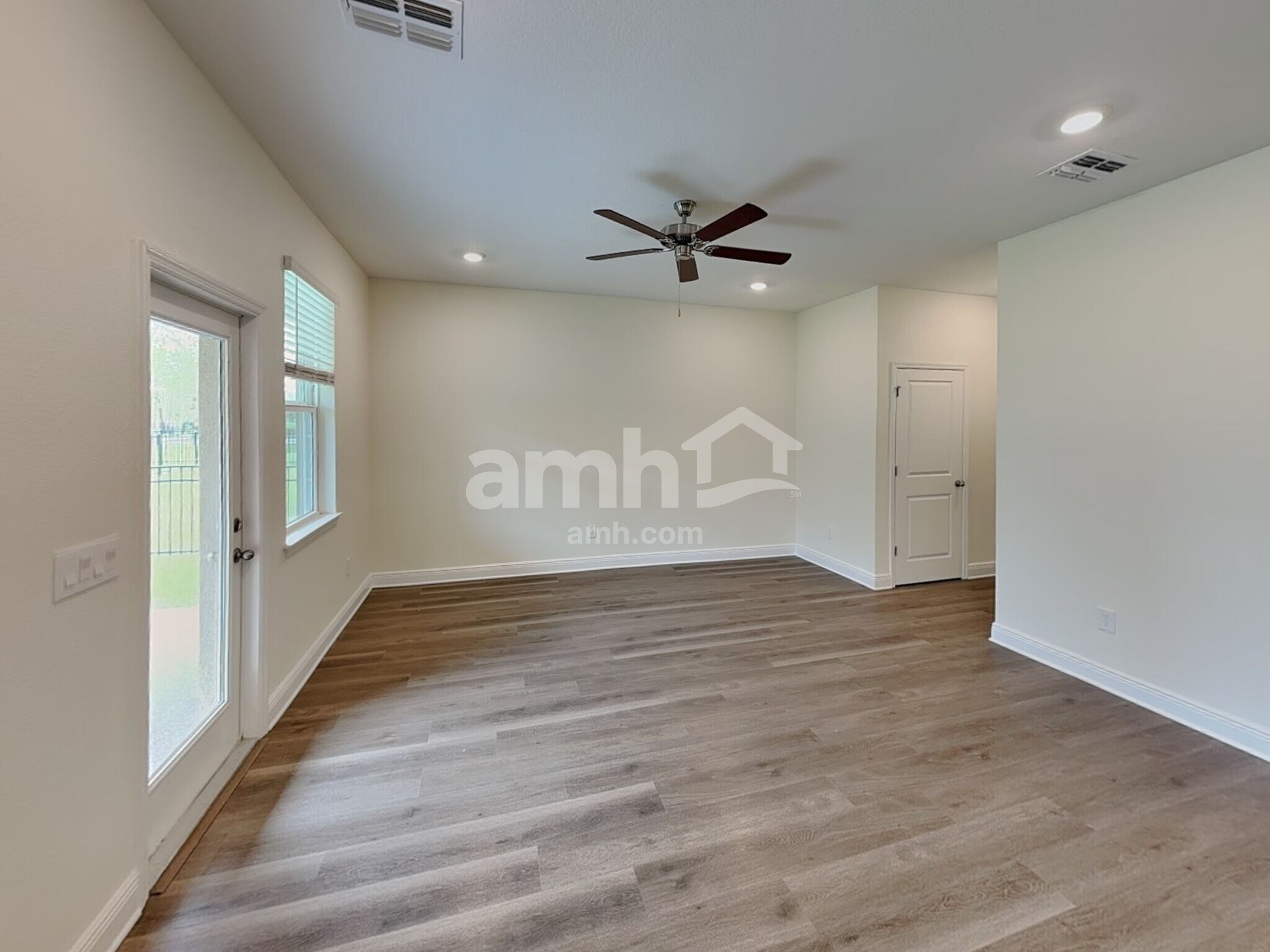 Building Photo - 5992 Pinewood Ests Dr
