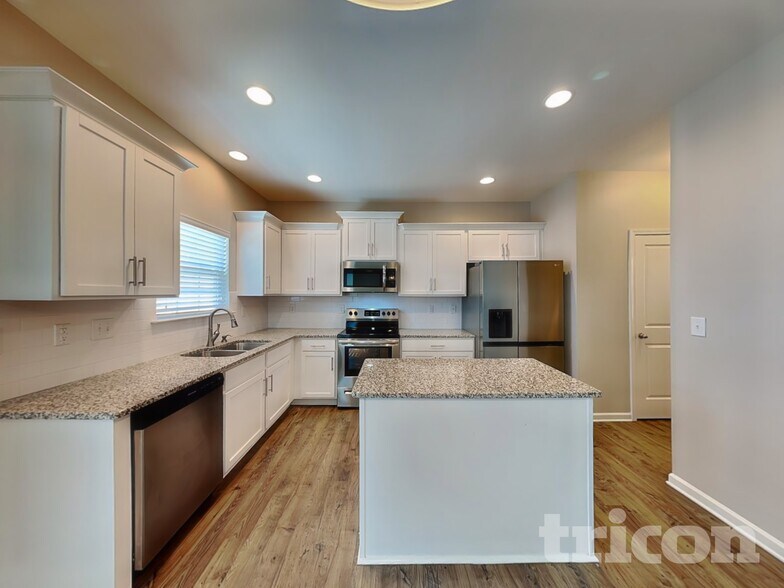 Building Photo - 150 King William Dr