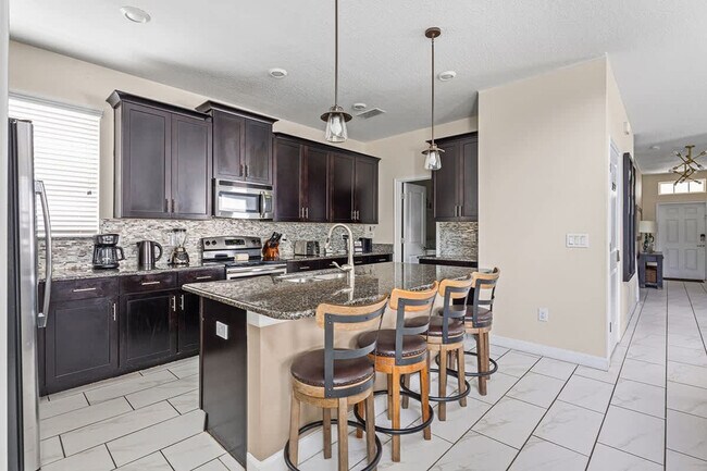 Building Photo - 4702 Sleepy Hollow Dr