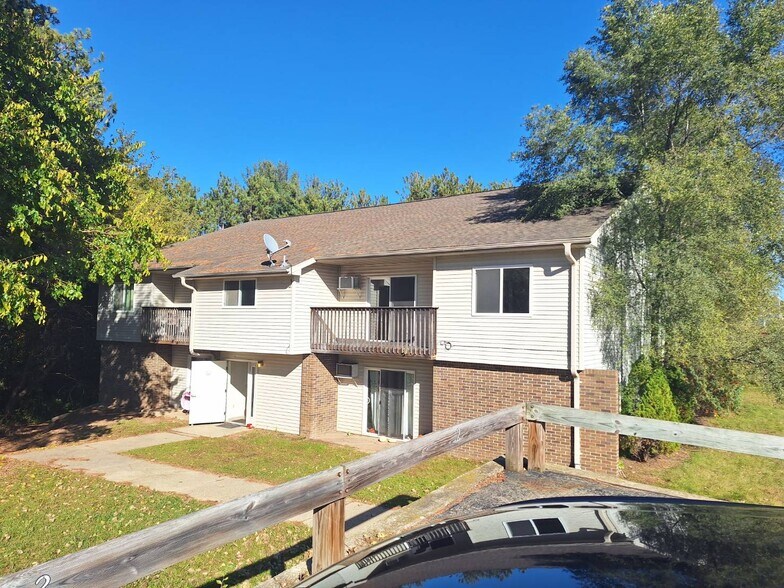 Building Photo - 1215 W Beckert Rd