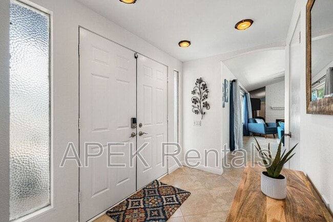 Building Photo - 2290 N Victoria Rd