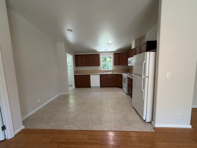 Building Photo - Peaceful Living – 3 Bedroom, 2 Bath Single-Family Home
