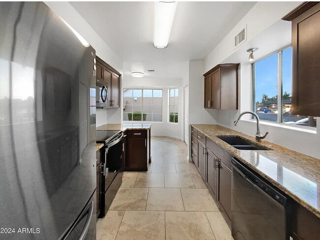 Building Photo - 1055 N Recker Rd