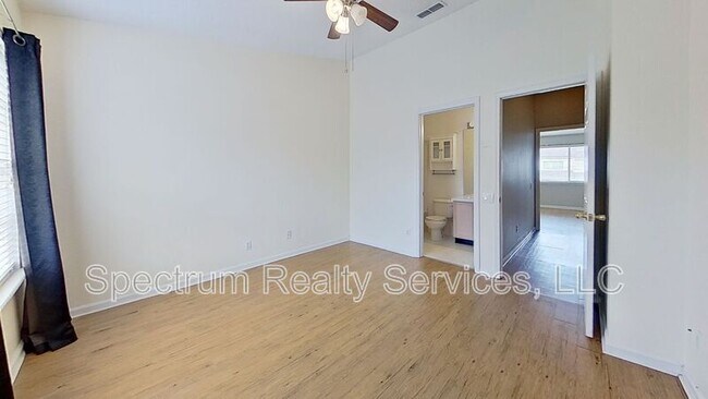 Building Photo - 12311 Kensington Lakes Dr