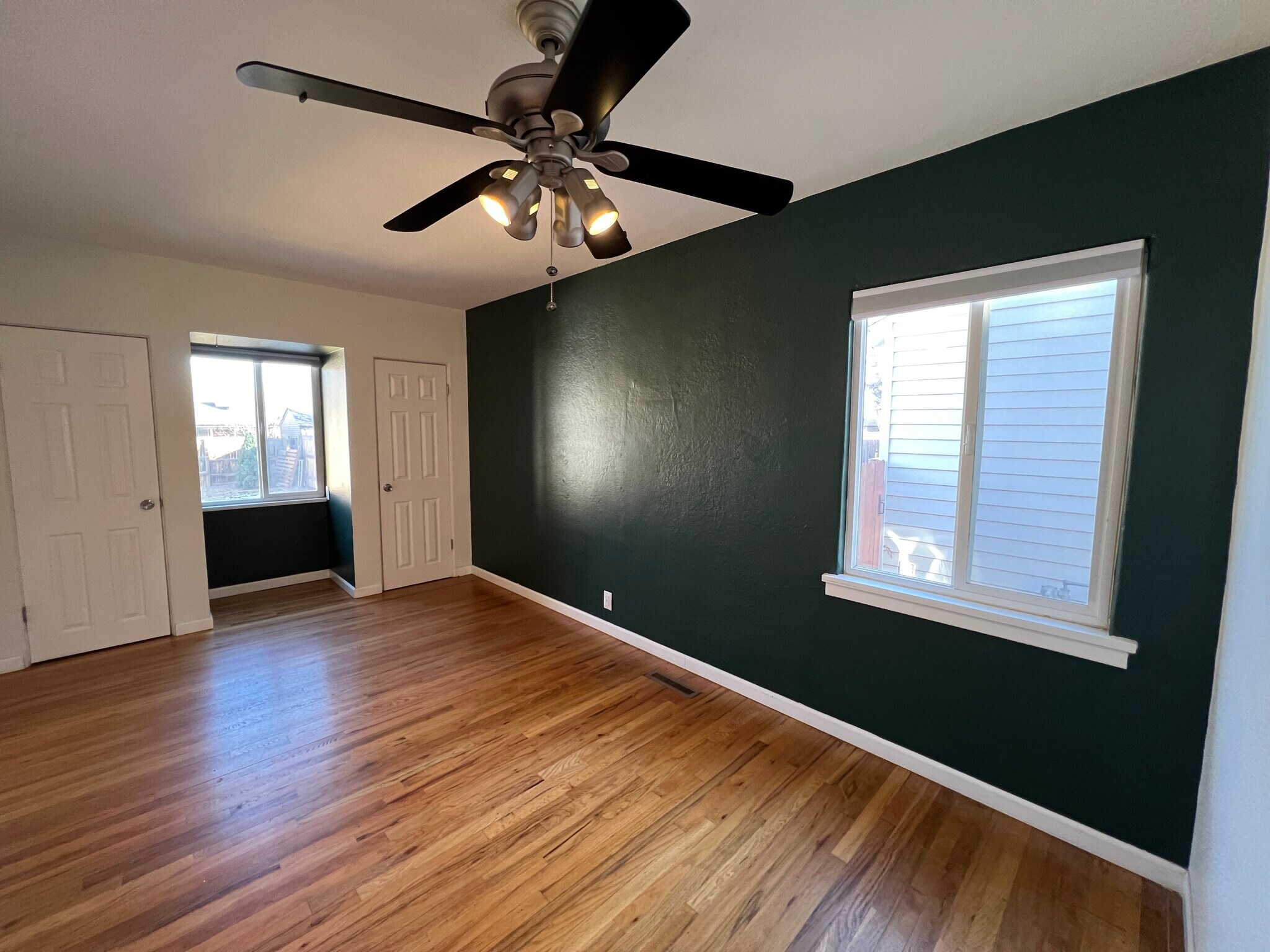 Largest bedroom without furniture - 5130 Clay St