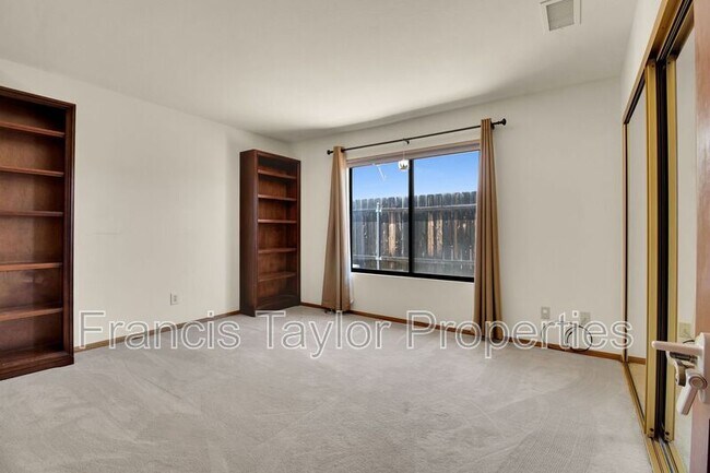 Building Photo - 749 Flagstone Ct