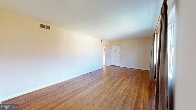 Building Photo - 6186 Greenwood Dr