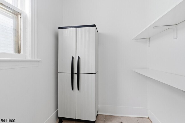 Building Photo - 315 E 18th St