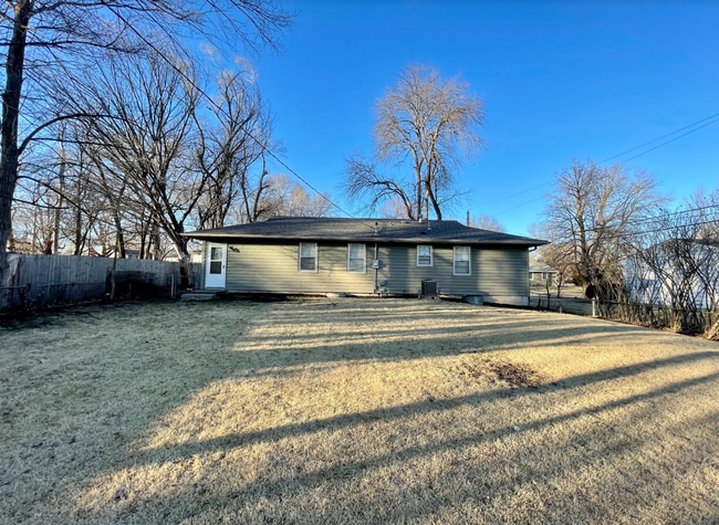 Building Photo - Spacious 3-Bedroom Home with Garage