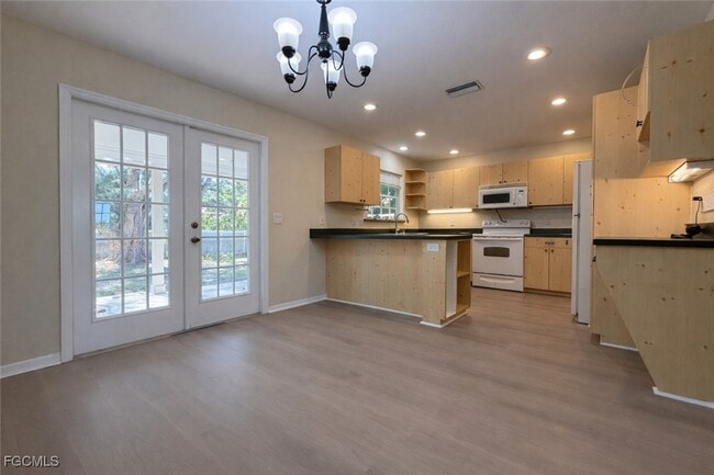 Building Photo - 3618 SW 2nd Ln