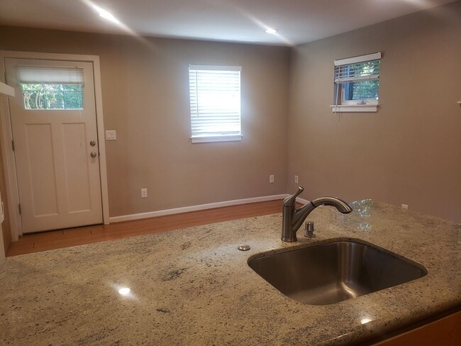 Building Photo - Two Story Modern Home in Heart of SE Portland