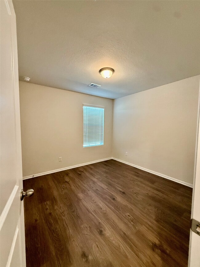 Building Photo - 405 Magnolia Ln