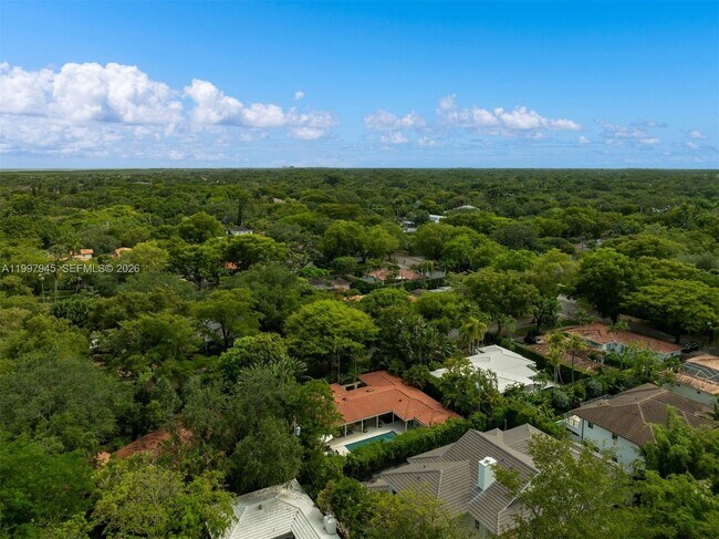 Building Photo - 611 Santurce Ave
