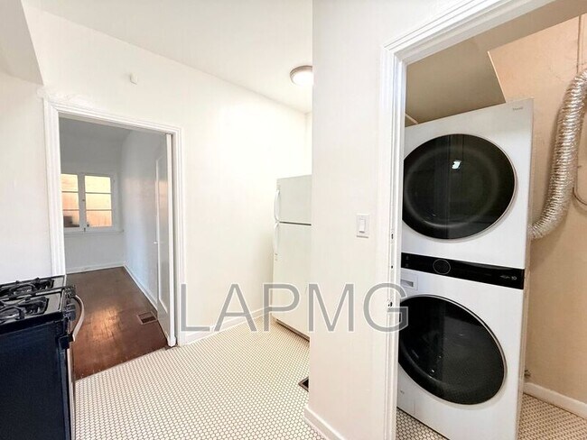 Building Photo - 7733 Hampton Ave