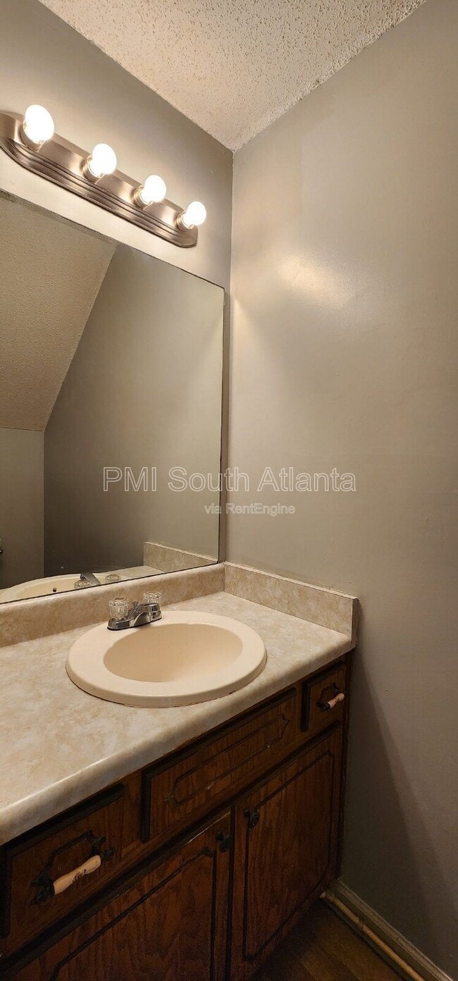 Building Photo - 1681 Winchester Way SE