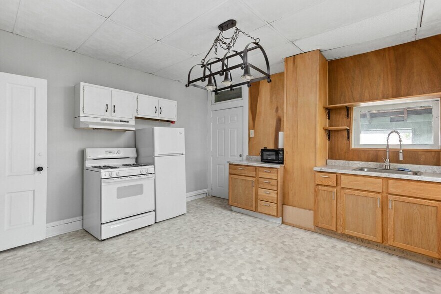 Kitchen - 539 Fletcher Ave