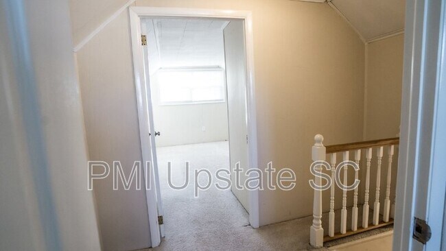 Building Photo - 68 Smythe Ave