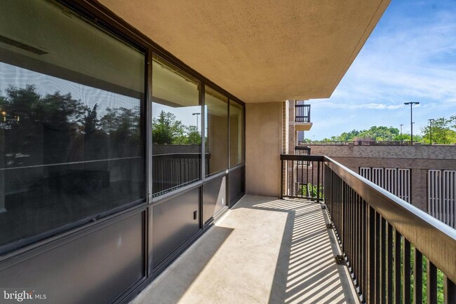 Building Photo - 3713 S George Mason Dr