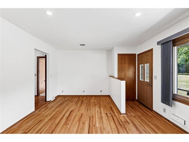 Building Photo - 6015 Aspen Rd
