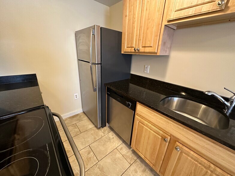 Building Photo - 574 Dorchester Ave