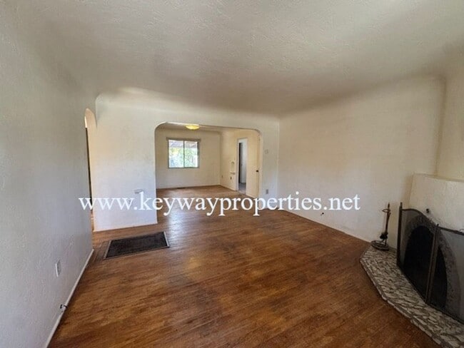 Building Photo - Classic 2 bed 1 bath home in NE ABQ