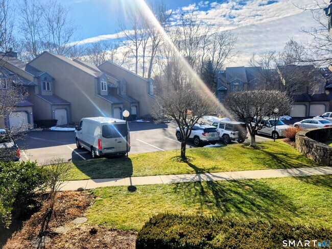 Building Photo - 15 Perry Ave