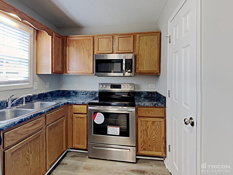 Building Photo - 412 Remington Ct