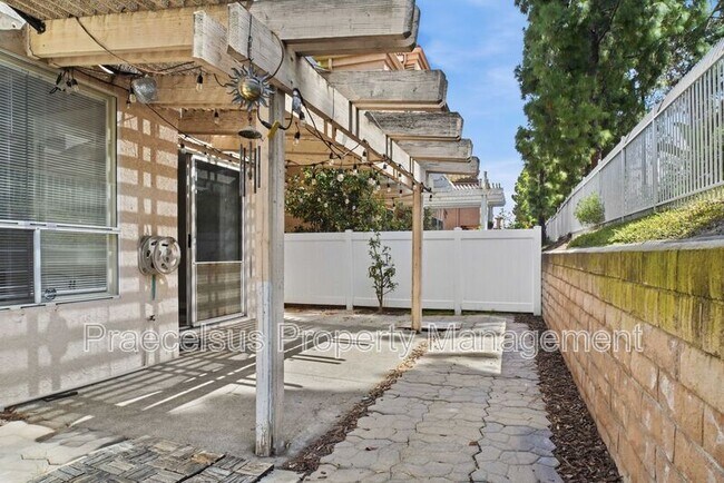 Building Photo - 1389 Serena Cir