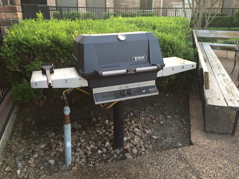 Multiple community grills around the complex - 7555 Katy Freeway