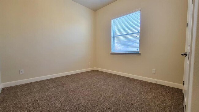 Building Photo - 706 Old Settlers Dr