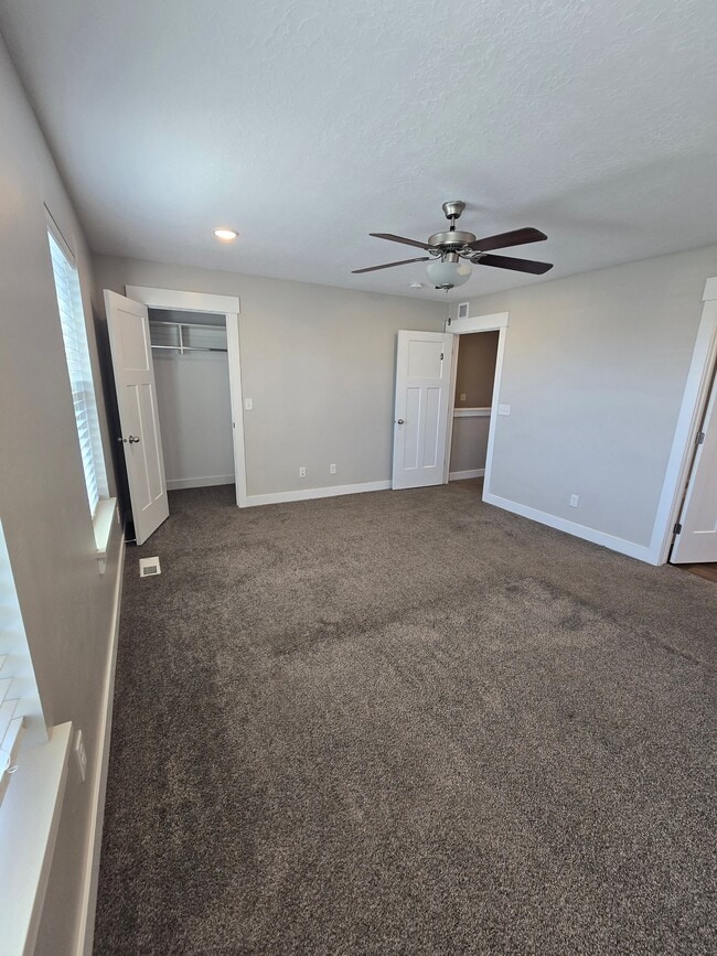 Building Photo - 1720 Stone Creek Way