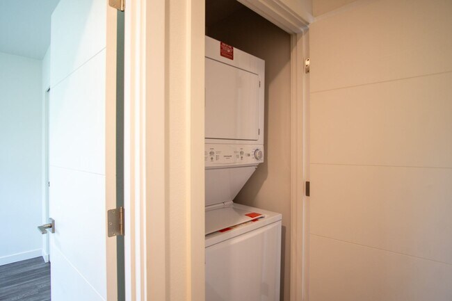 Building Photo - Stylish + Modern Corner 2-Bedroom Townhouse!