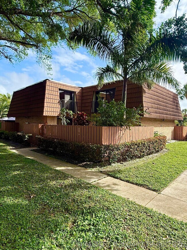 Building Photo - 205 Charter Way