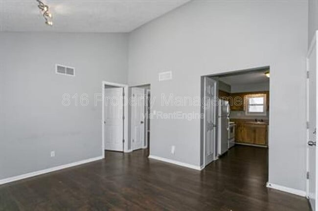 Building Photo - 1229 W Hayward Ave