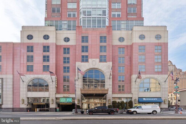 Building Photo - 400 S Broad St