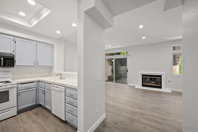 Building Photo - 7274 Shoreline Dr