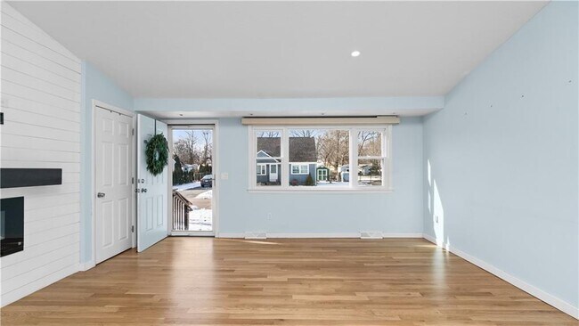 Building Photo - 82 Primrose Dr