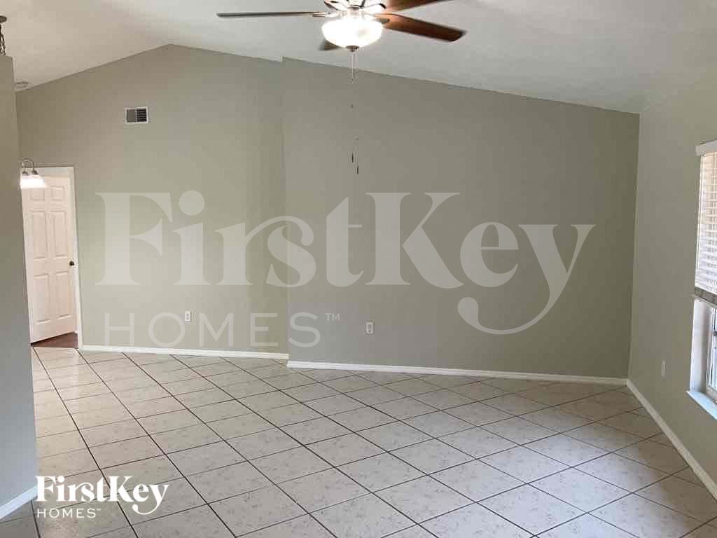 Building Photo - 820 Springview Ave NW