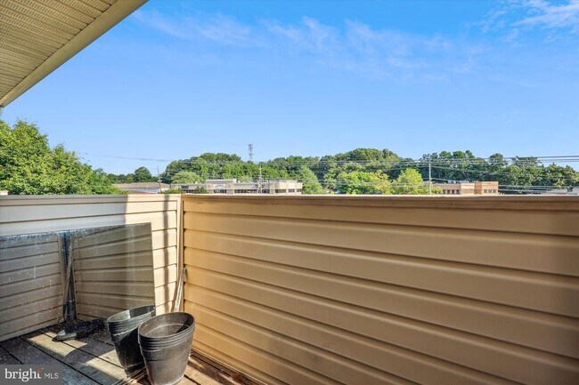 Building Photo - 12405 Hickory Tree Way