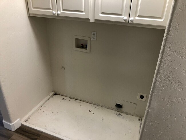 Building Photo - Updated 2 bedroom, 2 bathroom duplex in Sp...