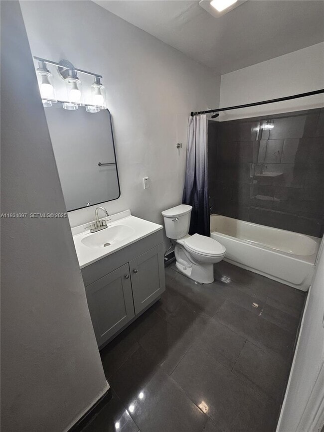 Building Photo - 5615 NW 27th Ct