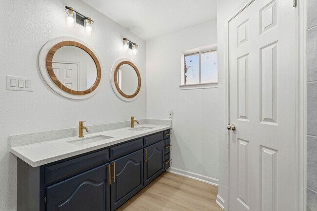 Building Photo - 11011 Almond Grove