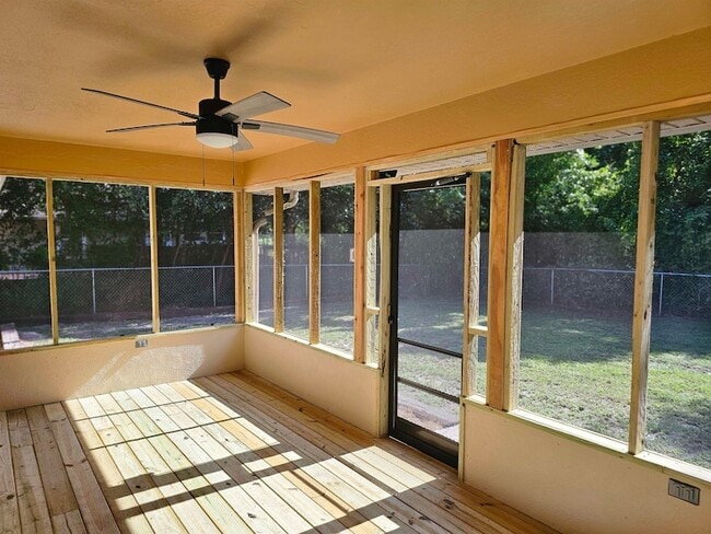 Building Photo - 4225 Oak Ln