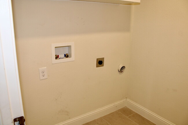 Building Photo - 3009 Osceola Dr